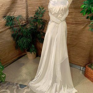 NWT Mac Duggal White Satin Evening Gown Medium-Large